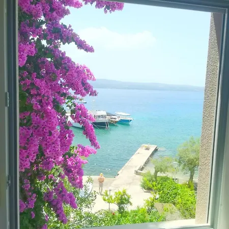 With A Sea View No 15, First Row By The Sea, House Ana Appartamento