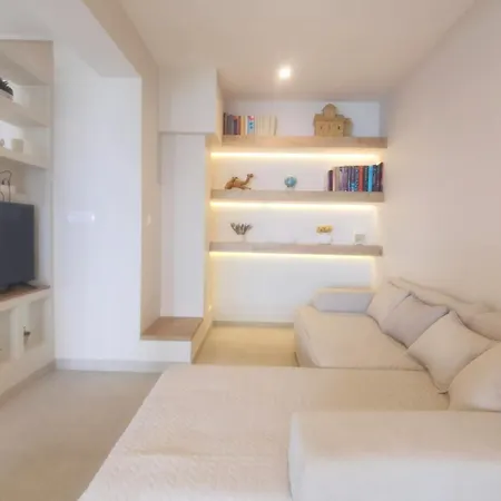 With A Sea View No 15, First Row By The Sea, House Ana Appartamento