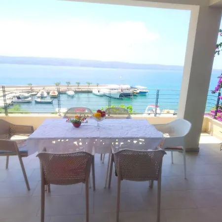 With A Sea View No 15, First Row By The Sea, House Ana Appartamento