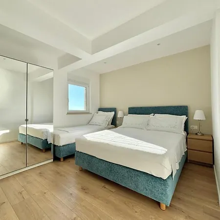 With A Sea View No 15, First Row By The Sea, House Ana Appartamento